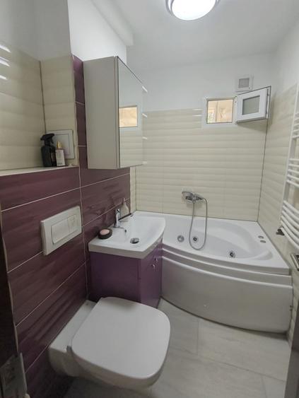 Apartament cu 3 camere semidecomandat în Astra