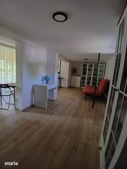Casă cu 7 camere cu Teren 843 Mp în Central