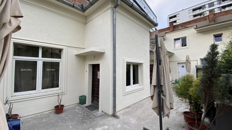 Casă individuală cu 9 camere cu Canalizare în Calea Călărașilor