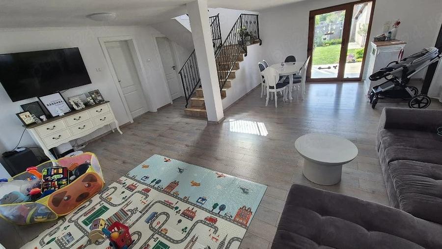 Casă cu 4 camere cu Teren 539 Mp în Giarmata
