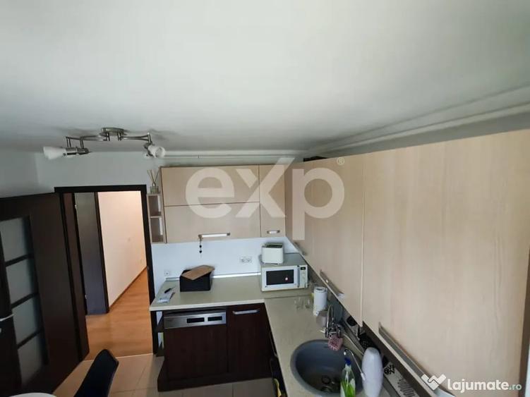 Apartament cu 3 camere decomandat în Tractorul