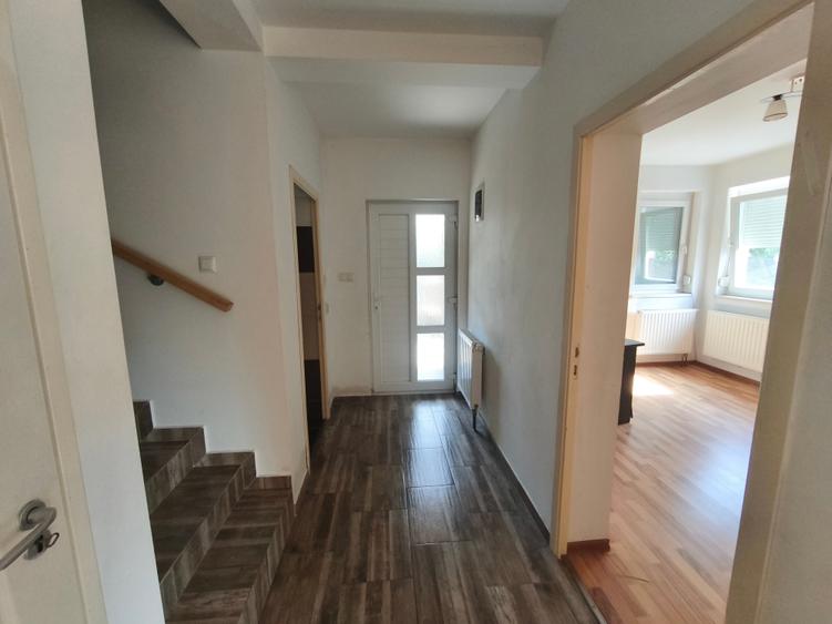 Duplex cu 7 camere cu Canalizare în Chișoda
