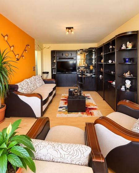 Apartament cu 2 camere decomandat în 1 Mai