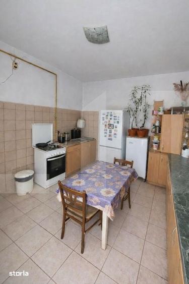 Casă cu 3 camere semidecomandat cu Teren 547 Mp în Grădiște