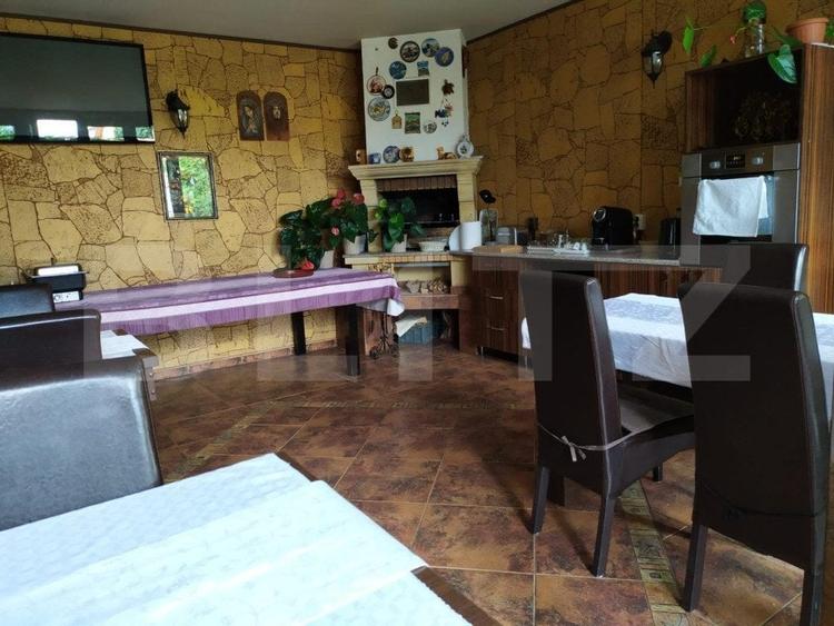 Casă individuală cu 12 camere cu Teren 690 Mp în Cetate