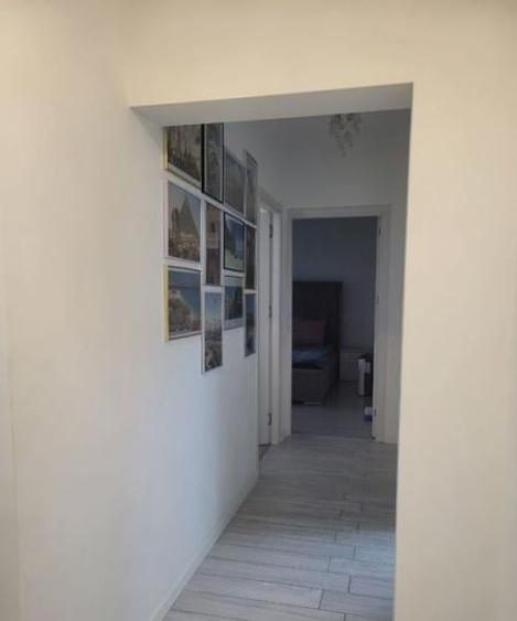 Apartament cu 3 camere decomandat, mobilat în Casa de Cultură
