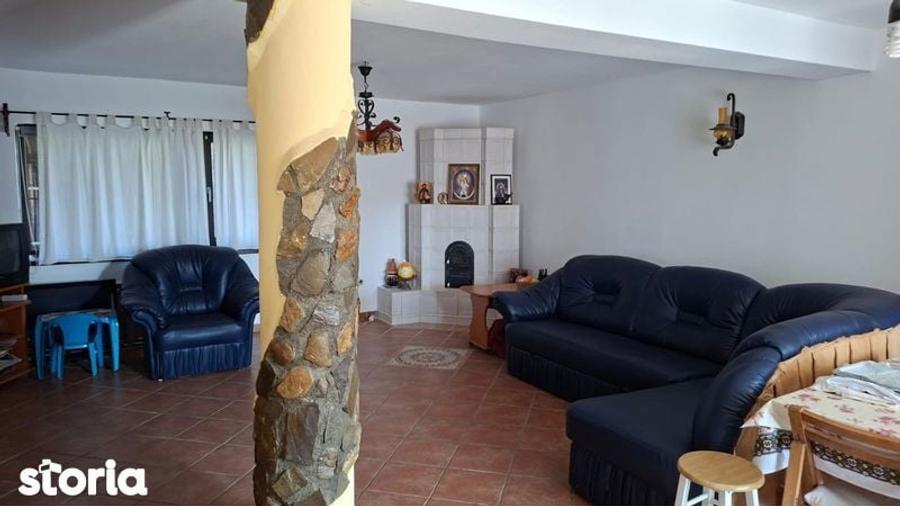 Casă cu 4 camere cu Teren 100 Mp în Poienari
