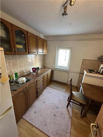 Apartament cu 3 camere decomandat în Aradului