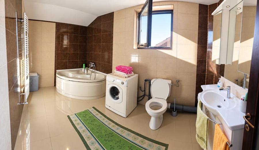 Casă individuală cu 4 camere cu Canalizare în Cătălina