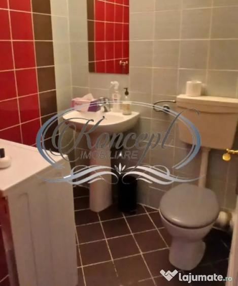 Apartament cu 3 camere semidecomandat în Andrei Mureșanu