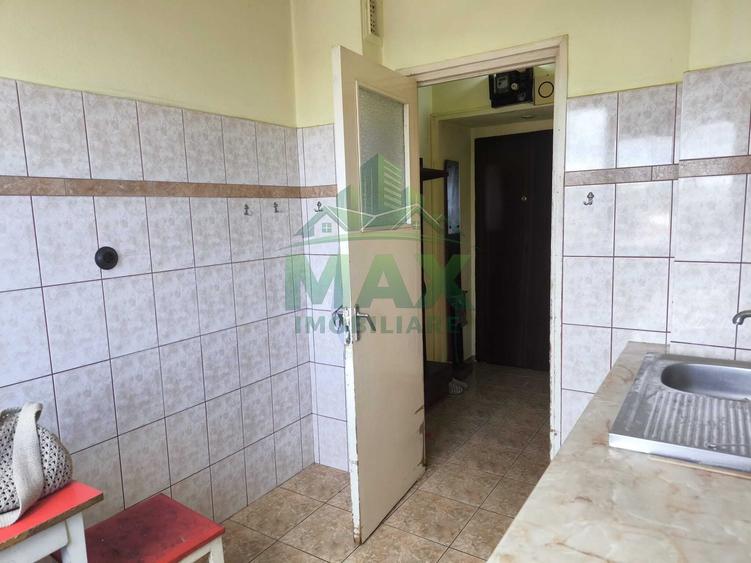 Apartament cu 3 camere semidecomandat în Andrei Mureșanu