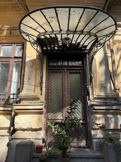 Casă individuală cu 8 camere cu Canalizare în Mărășești