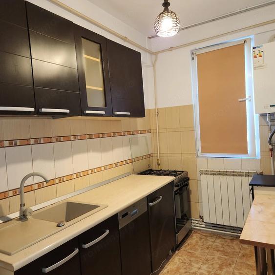 Apartament cu 3 camere decomandat în Exterior Vest