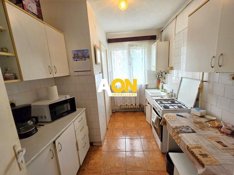 Apartament cu 3 camere semidecomandat în Cetate