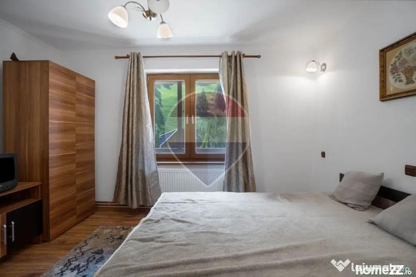 Casă cu 13 camere cu Teren 4780 Mp în Moieciu
