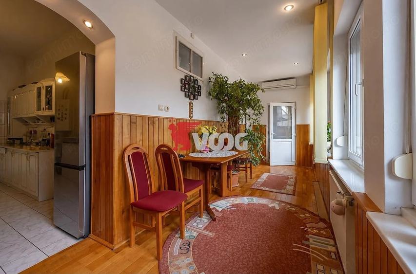 Casă cu 5 camere cu Teren 392 Mp în Central