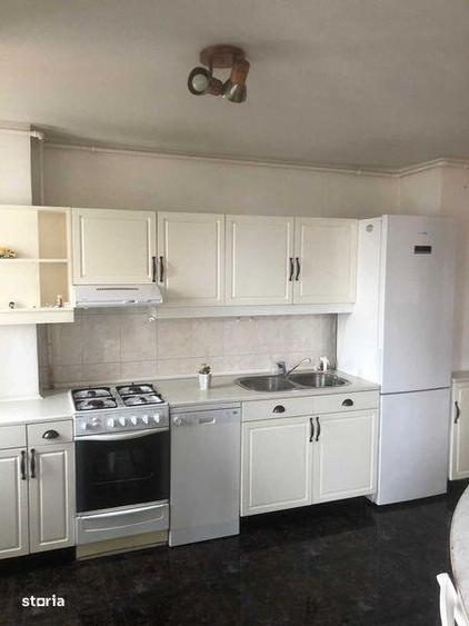 Apartament cu 3 camere, mobilat în Central
