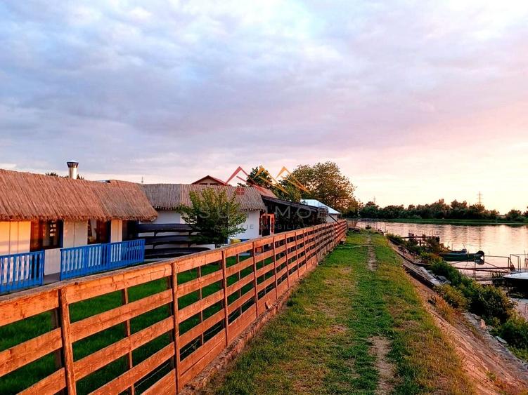 Casă individuală cu 13 camere cu Piscina în Mila 23
