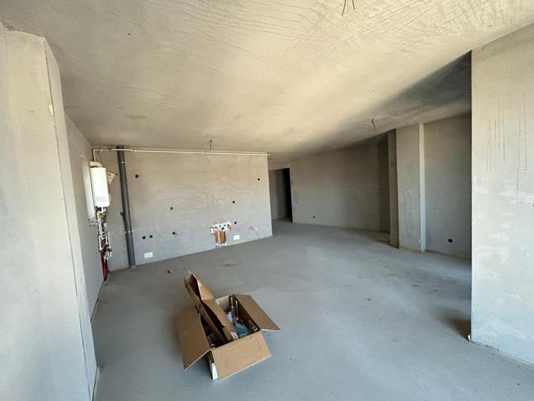 Apartament cu 3 camere semidecomandat în Florești — fotografia 3