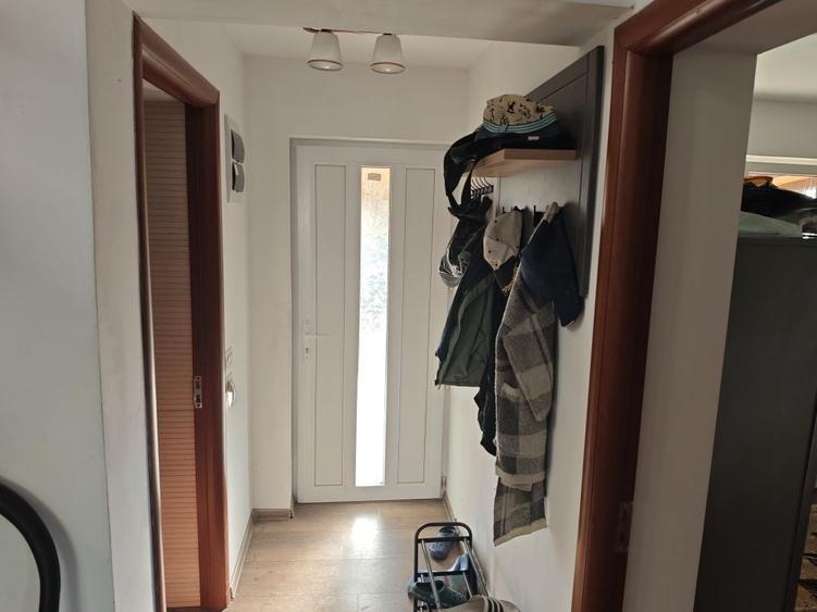 Casă cu 4 camere în Prunaru