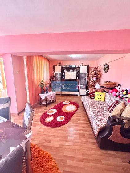 Apartament cu 3 camere decomandat în Central
