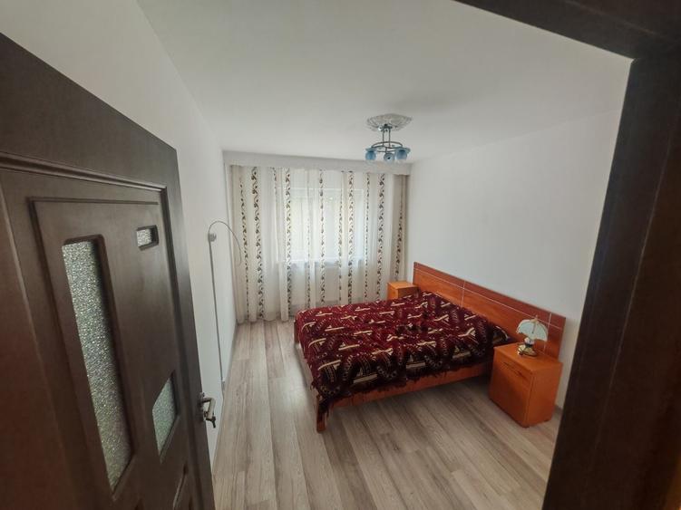 Apartament cu 3 camere decomandat în Lilieci