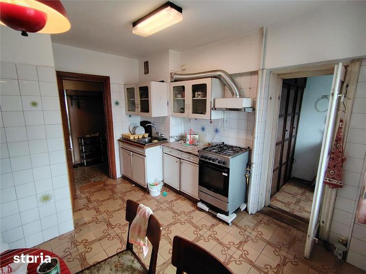 Apartament cu 3 camere decomandat în Grivița