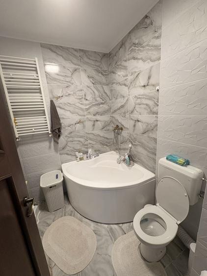 Apartament cu 3 camere decomandat în Uverturii