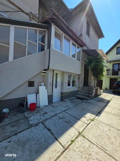 Casă cu 2 camere decomandat în Central