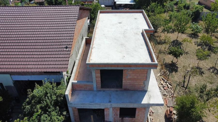 Casă cu 4 camere cu Teren 500 Mp în Central