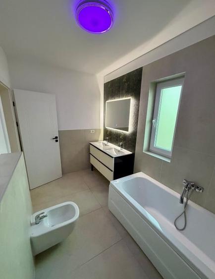 Casă cu 4 camere cu Canalizare în Sânandrei
