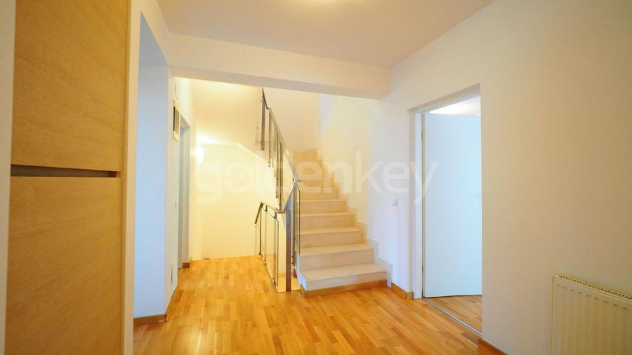 Duplex cu 6 camere cu Canalizare în Iancu Nicolae