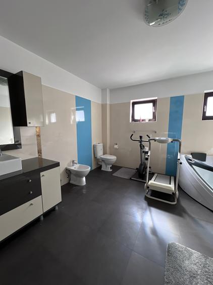 Casă cu 5 camere cu Teren 460 Mp în Prelungirea Craiovei