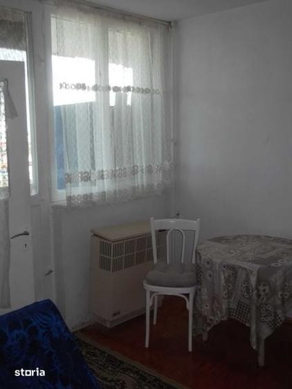 Garsonieră în Vest