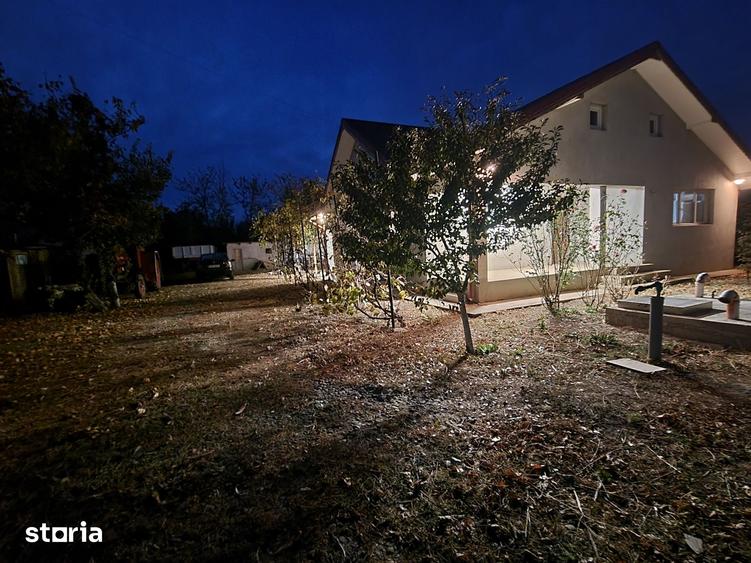 Casă cu 4 camere cu Teren 1300 Mp în Scutelnici
