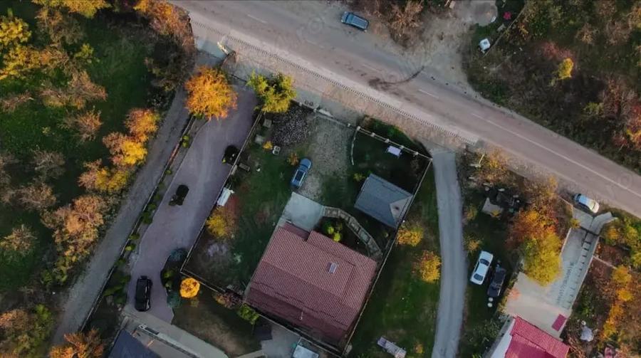 Casă cu 5 camere în Nucșoara de Jos