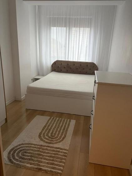 Apartament cu 3 camere decomandat în Drumul Taberei