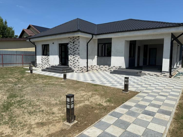 Casă cu 3 camere cu Canalizare în Exterior Nord