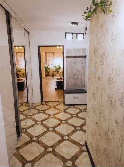 Apartament cu 3 camere decomandat în Băceni