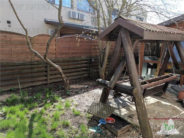 Apartament cu 4 camere decomandat în 1 Decembrie