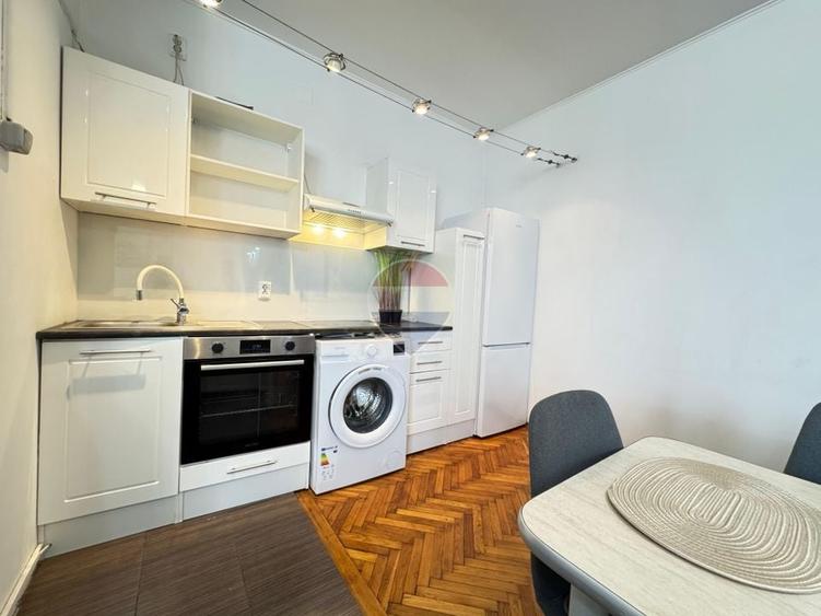 Apartament cu 3 camere decomandat în Central