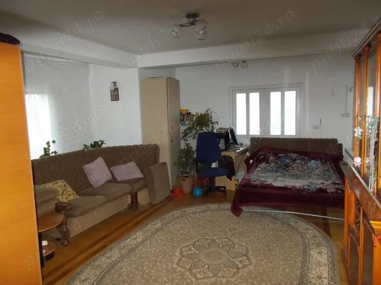 Casă cu 4 camere în Moșnița Veche