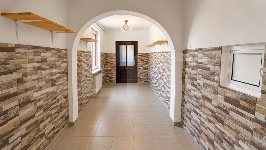 Casă individuală cu 6 camere cu Teren 475 Mp în Olimpia-Stadion