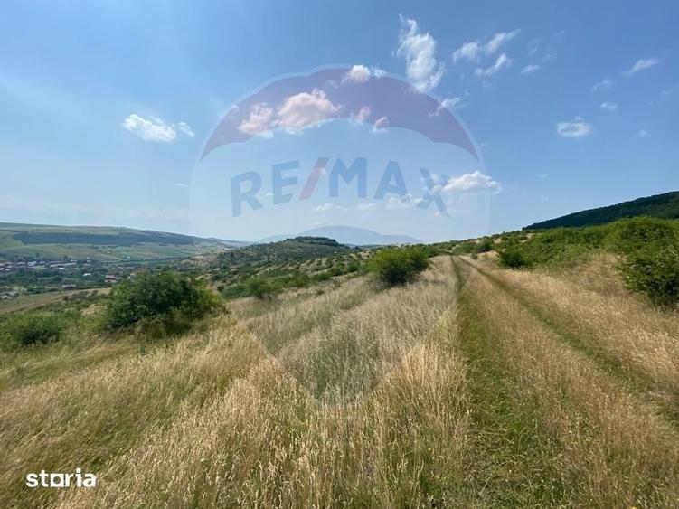 Teren de 11000 mp, în Mera