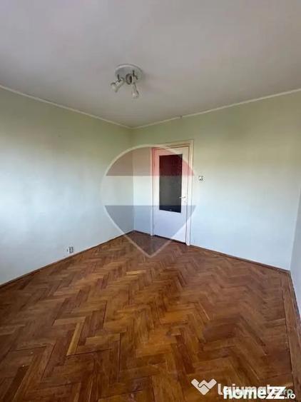 Apartament cu 3 camere decomandat în Rogerius
