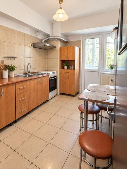 Apartament cu 3 camere nedecomandat, mobilat în Titulescu