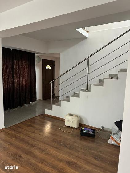 Casă cu 5 camere cu Teren 163 Mp în Central