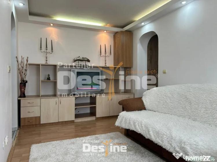 Apartament cu 3 camere semidecomandat în Podu Roș