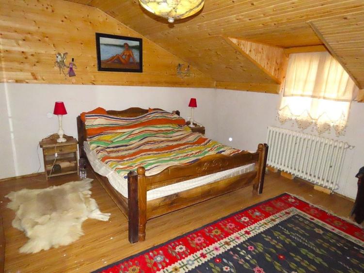 Casă individuală cu 5 camere cu Canalizare în Moroeni