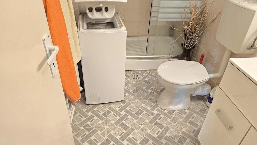 Apartament cu 4 camere semidecomandat în Decebal